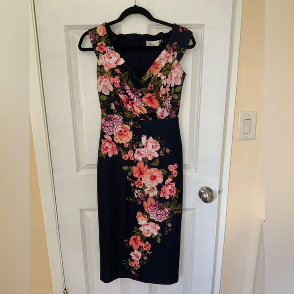Eliza J
Floral Print Scuba Sheath Dress - Picture 15 of 16